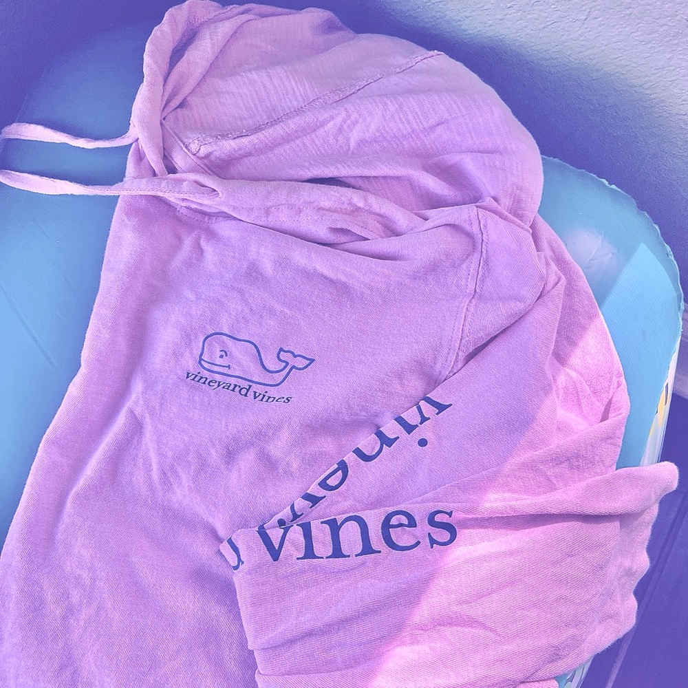Vineyard Vines light pullover with hood (Never Worn).
